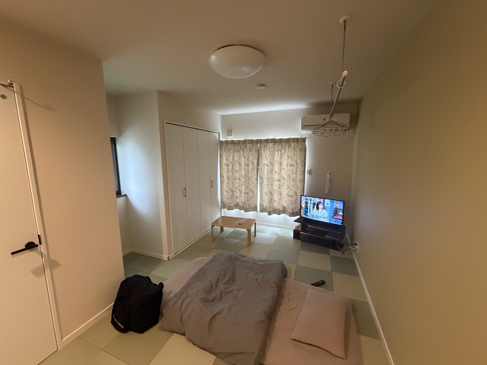 新島の宿YoSoBeの客室(琉球畳の和室)